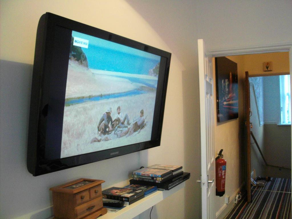 F3 2 Bedroomed Town House - Free Parking - Super 150 Mbps Wifi Near Gavin N Stacey Film House - 1 Free Dog Allowed باري الغرفة الصورة