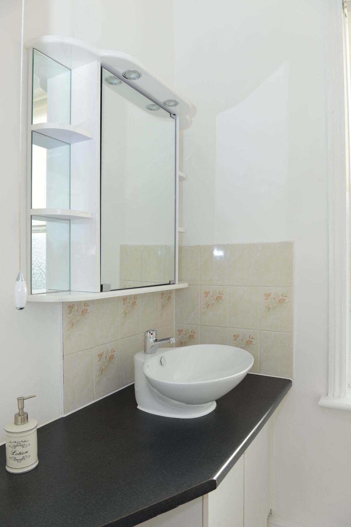 F3 2 Bedroomed Town House - Free Parking - Super 150 Mbps Wifi Near Gavin N Stacey Film House - 1 Free Dog Allowed باري المظهر الخارجي الصورة